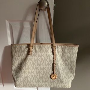 MK tote